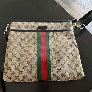 Gucci crossbody messenger bag